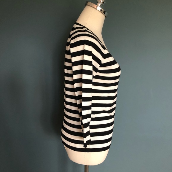 DANA BUCHMAN STRIPED BLACK & CREAM TOP SZ SMALL 3/4 SLEEVE ROUNDED V-NECK - Picture 3 of 6